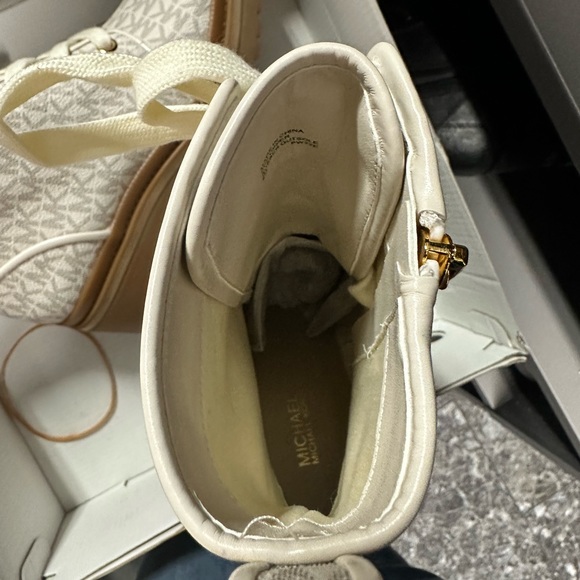 Michael Kors Corey Bootie 8M - Picture 4 of 6